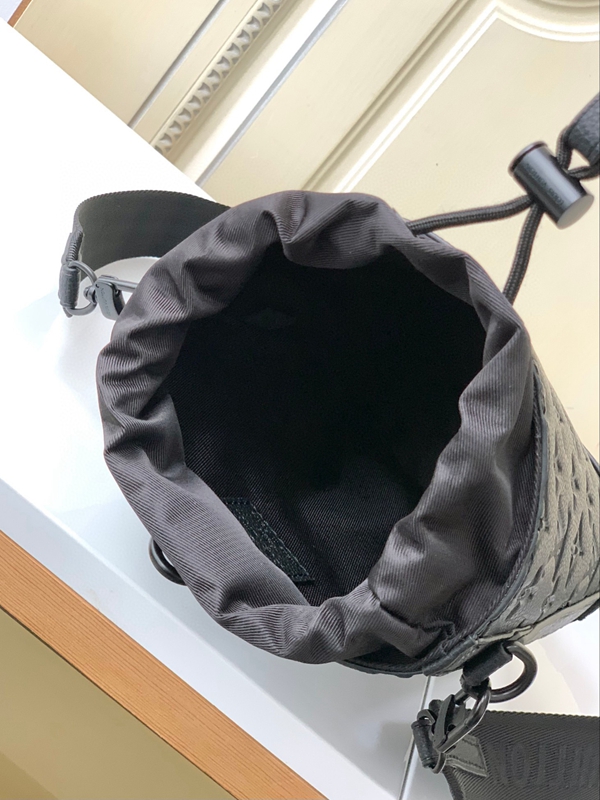 ルイヴィトンバッグ着用イメージ